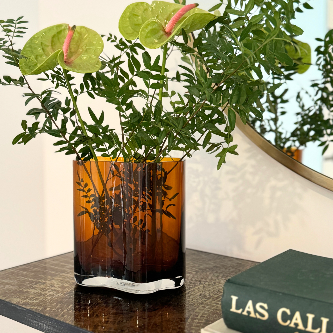 Florero de vidrio diseño moderno Ambrosia color Ambar. Edición limitada.