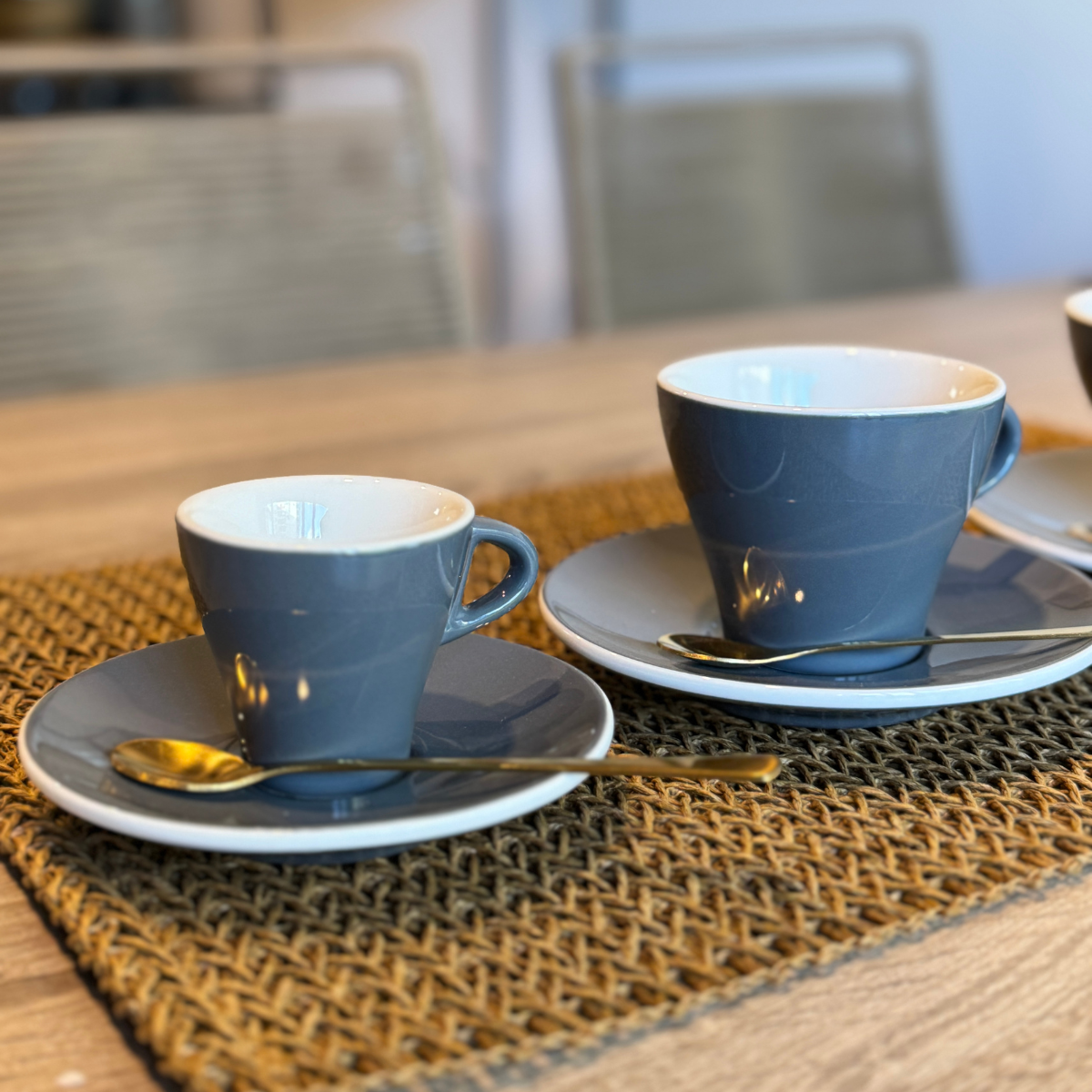 Juego de 6 Tazas Italianas Grises con Platos Gardenia