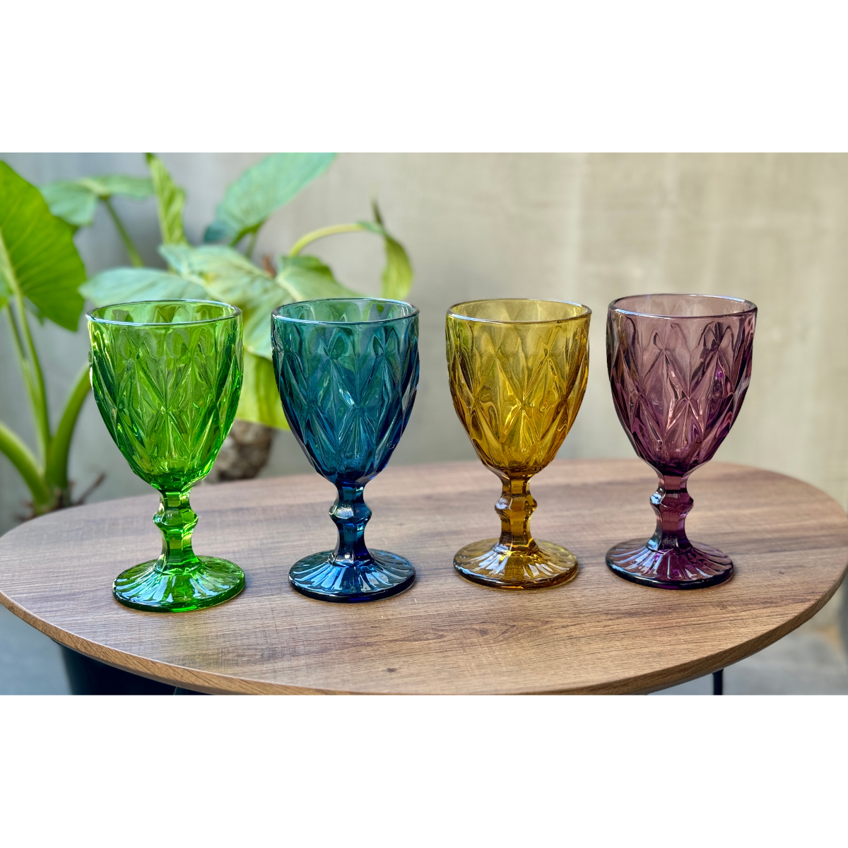 Juego de 4 copas de agua diseño facetado en colores combinados Luzia