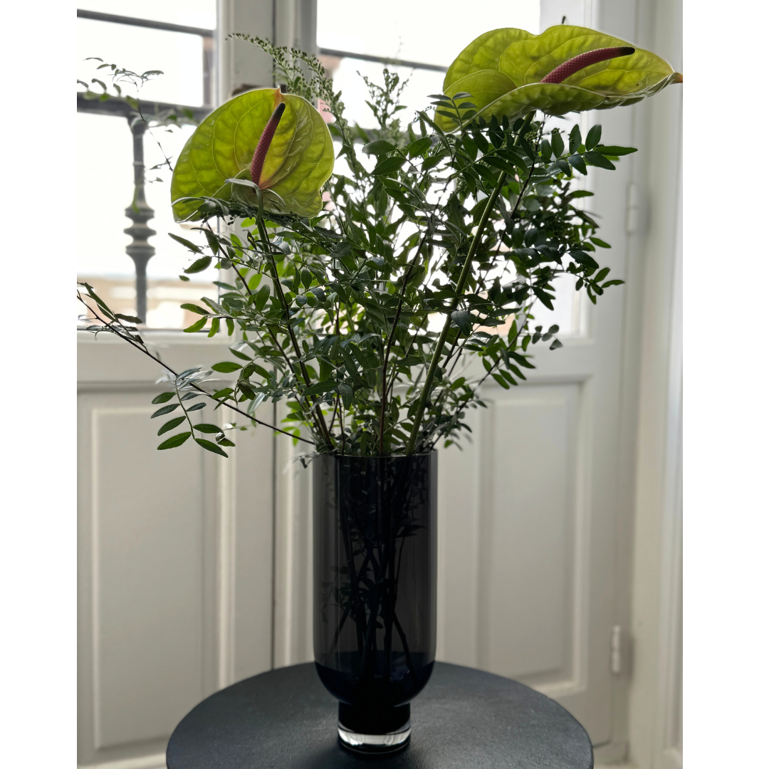 Jarrón Florero de vidrio Nox color Gris Noche. Edición limitada.