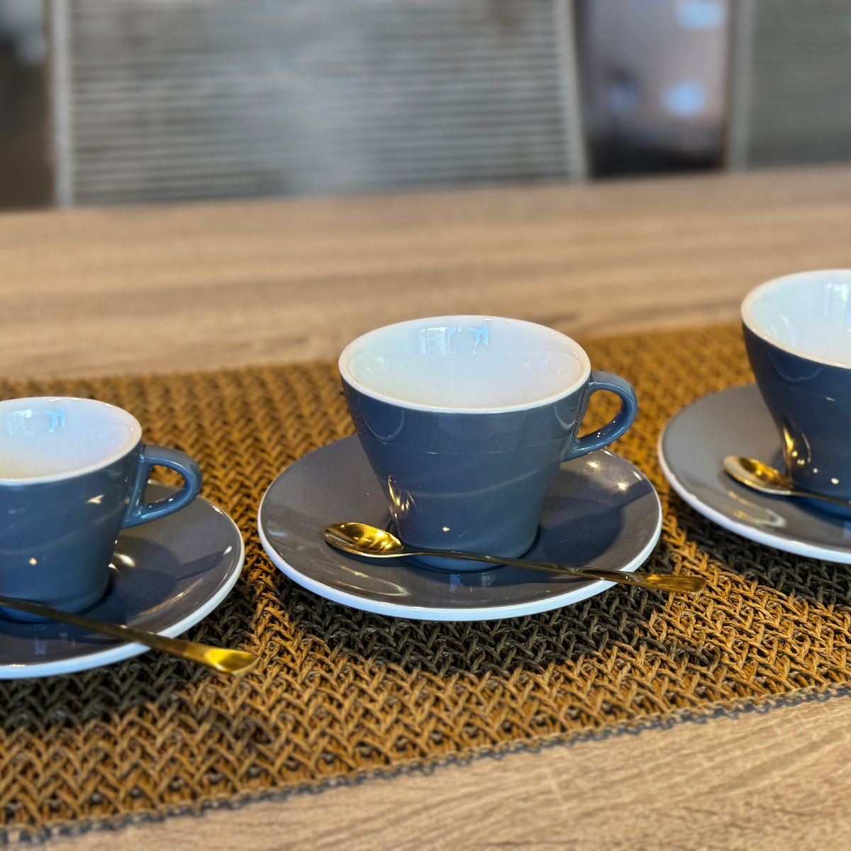 Juego de 6 Tazas Italianas Grises con Platos Gardenia