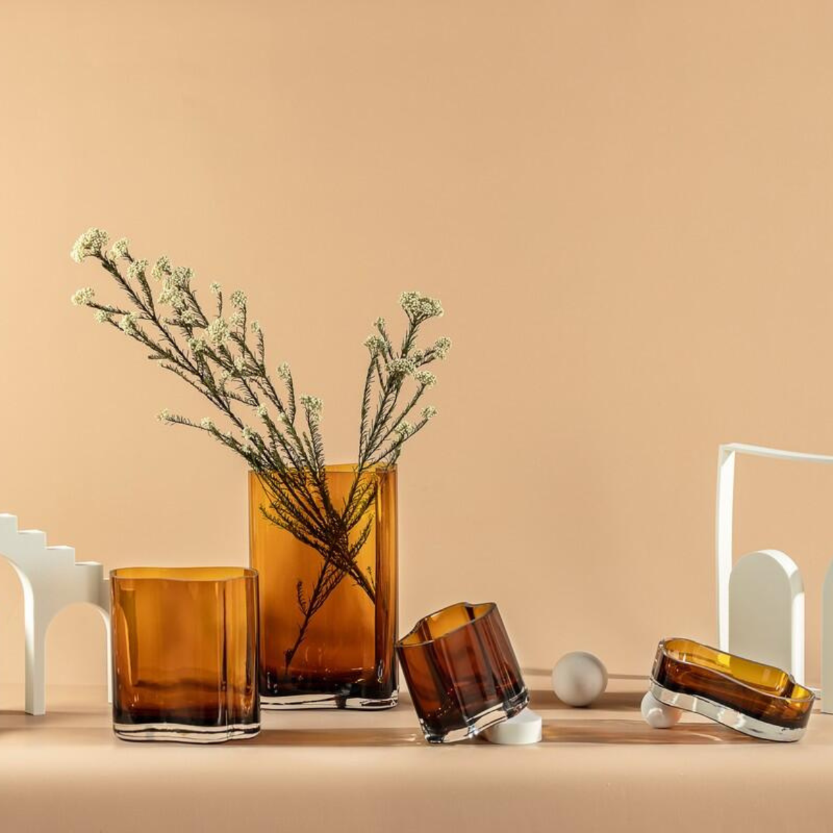 Florero de vidrio diseño moderno Ambrosia color Ambar. Edición limitada.