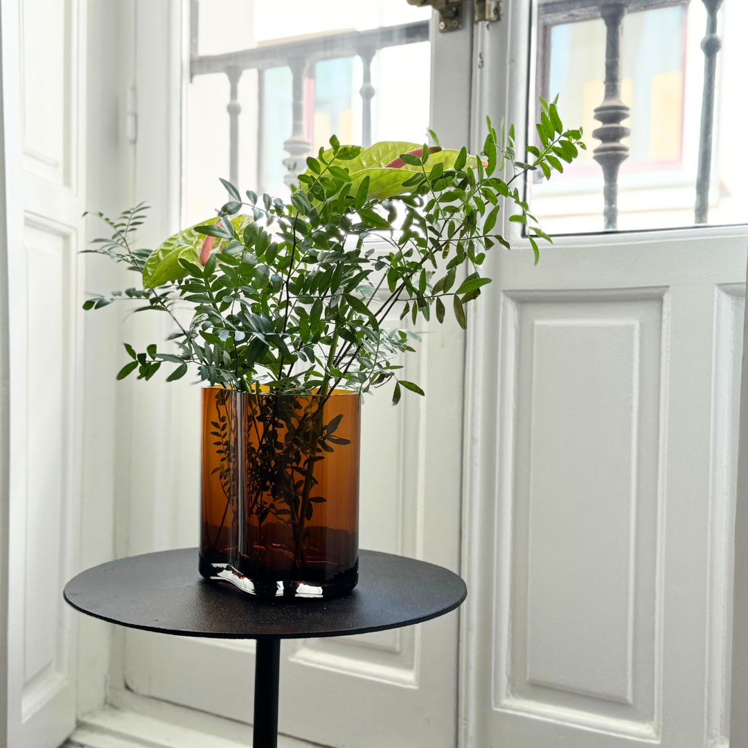 Florero de vidrio diseño moderno Ambrosia color Ambar. Edición limitada.