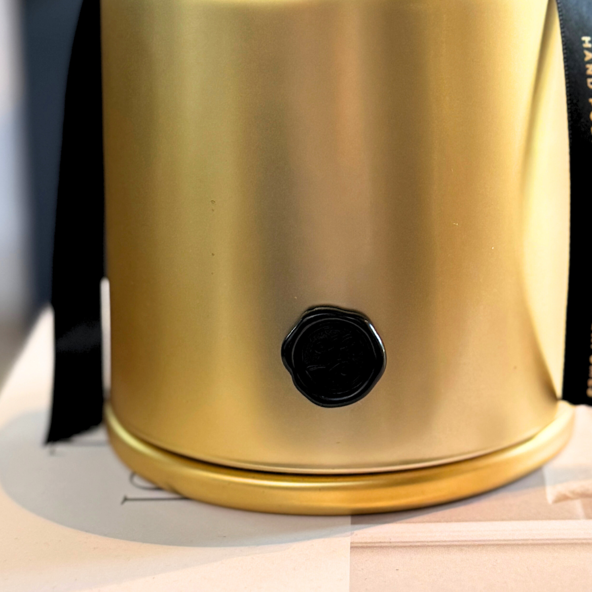 Velas aromatica con campana dorada Gold Dome Dorada