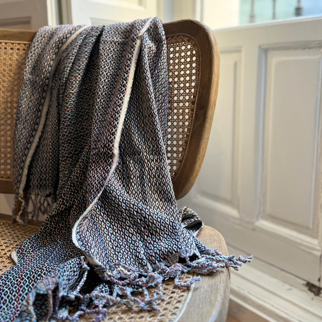 Manta para decorar Moon Negra - Colección Briza