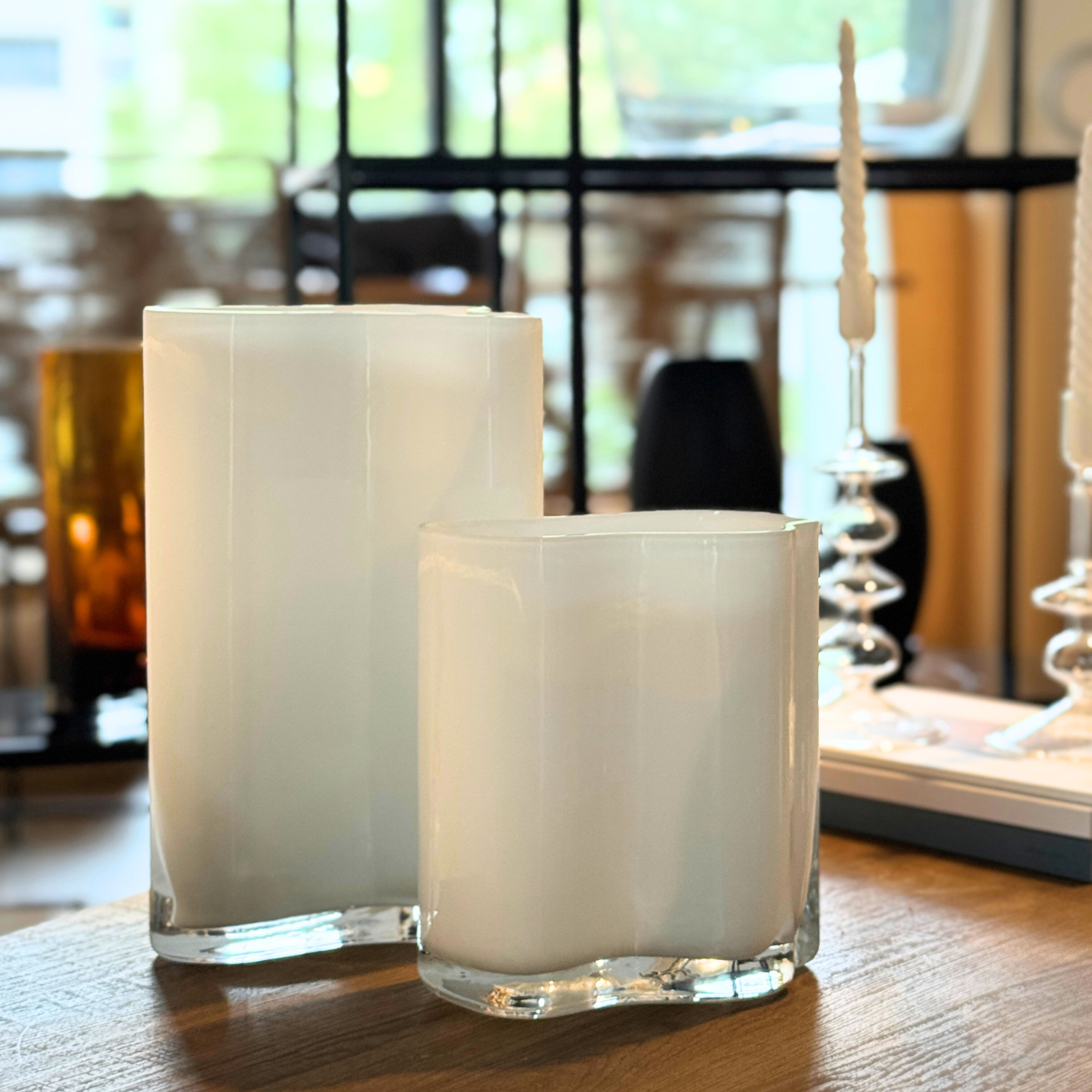 Florero blanco de vidrio diseño moderno Shiro. Edición limitada.