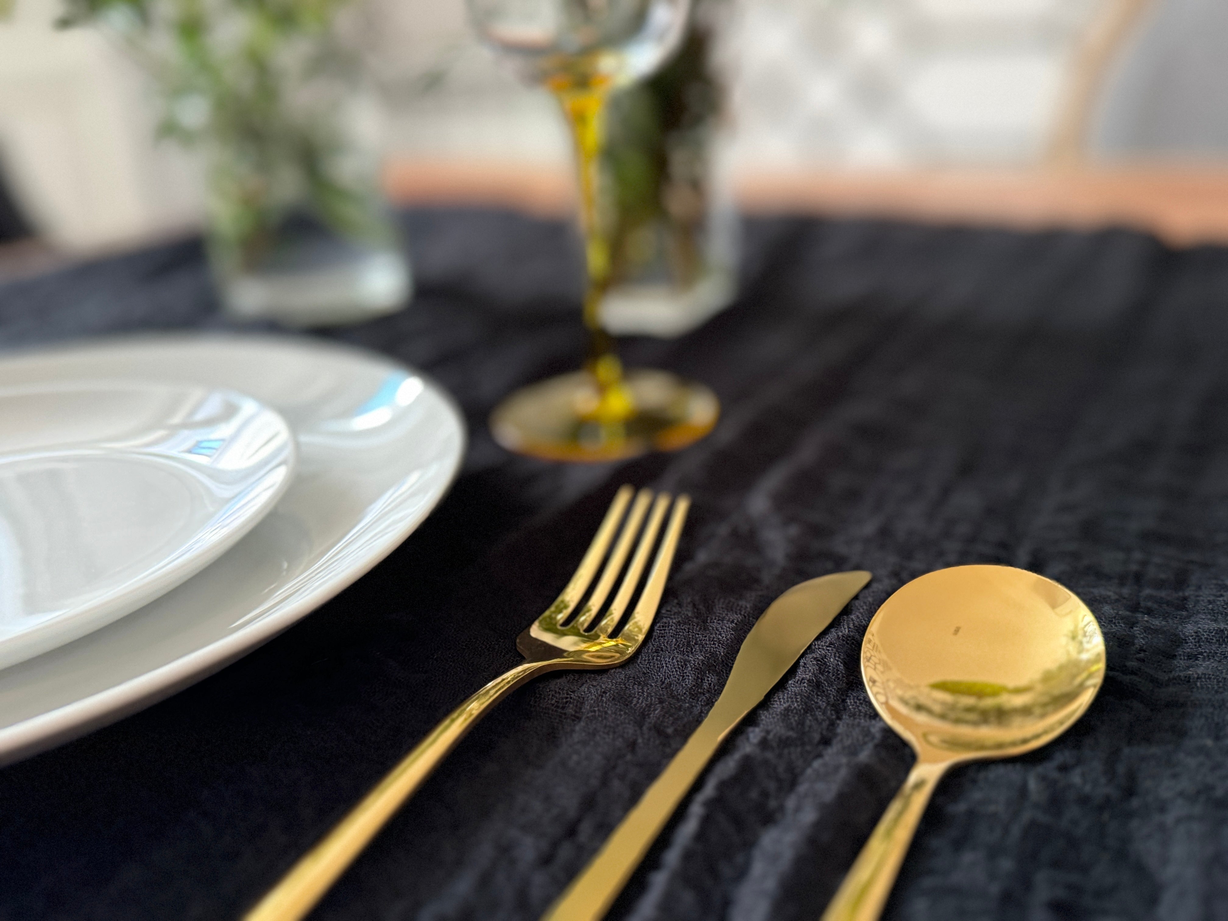 Juego de cubiertos dorados para 6 personas