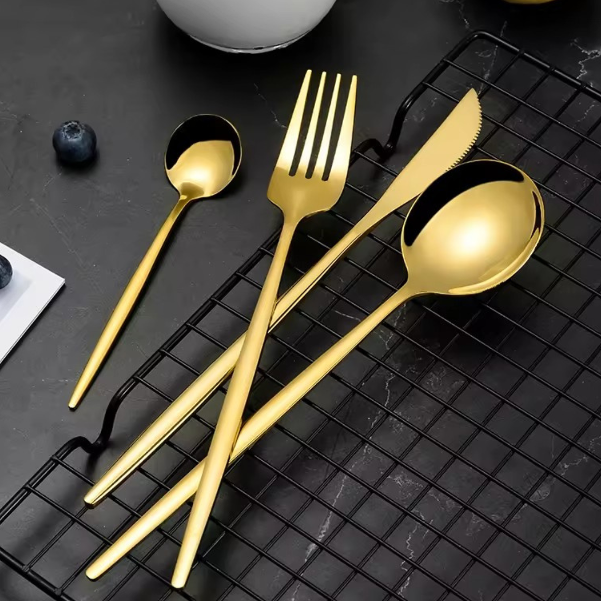 Juego de cubiertos dorados  para 6 personas - 24 piezas