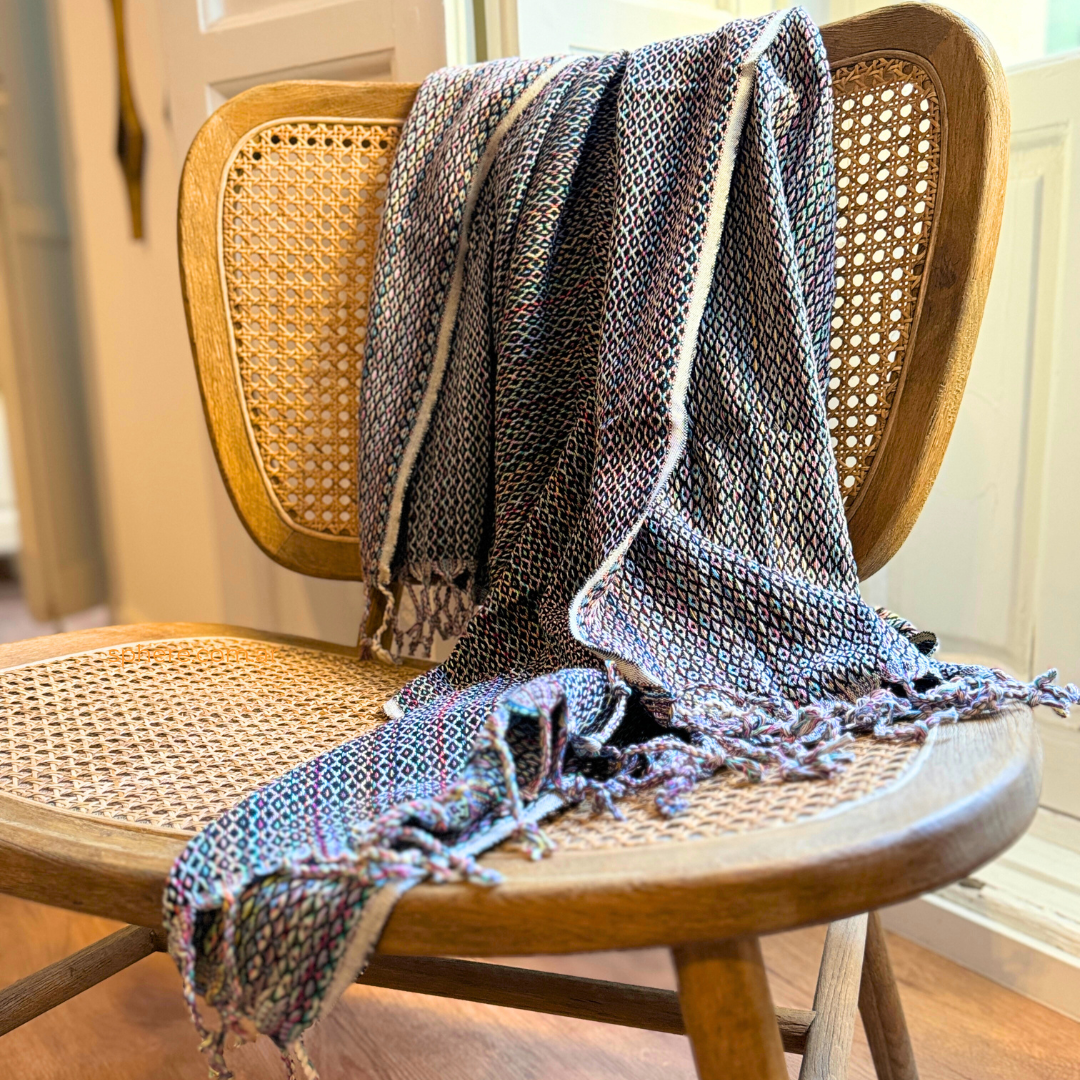 Manta para decorar Moon Negra - Colección Briza