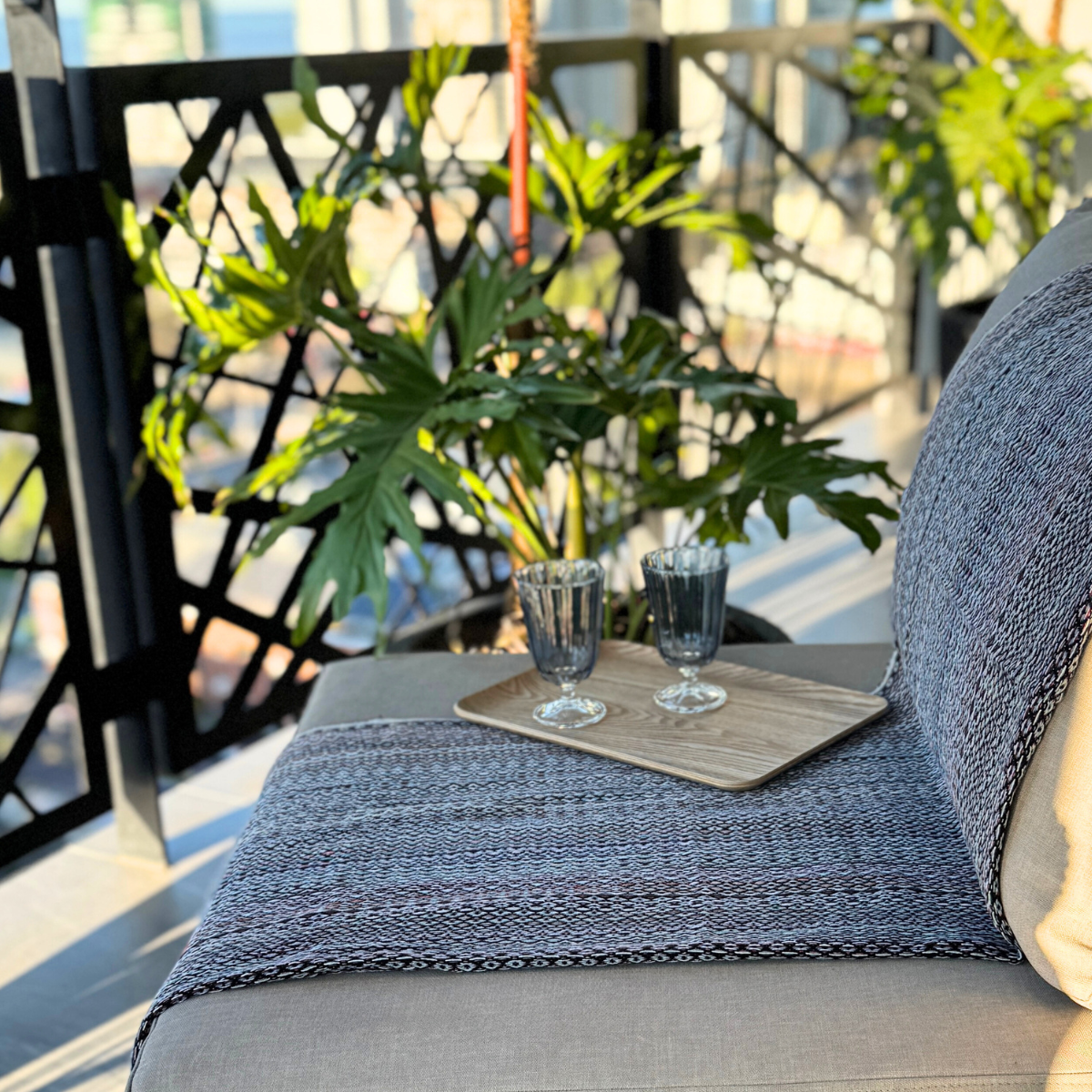 Manta para decorar Moon Negra - Colección Briza