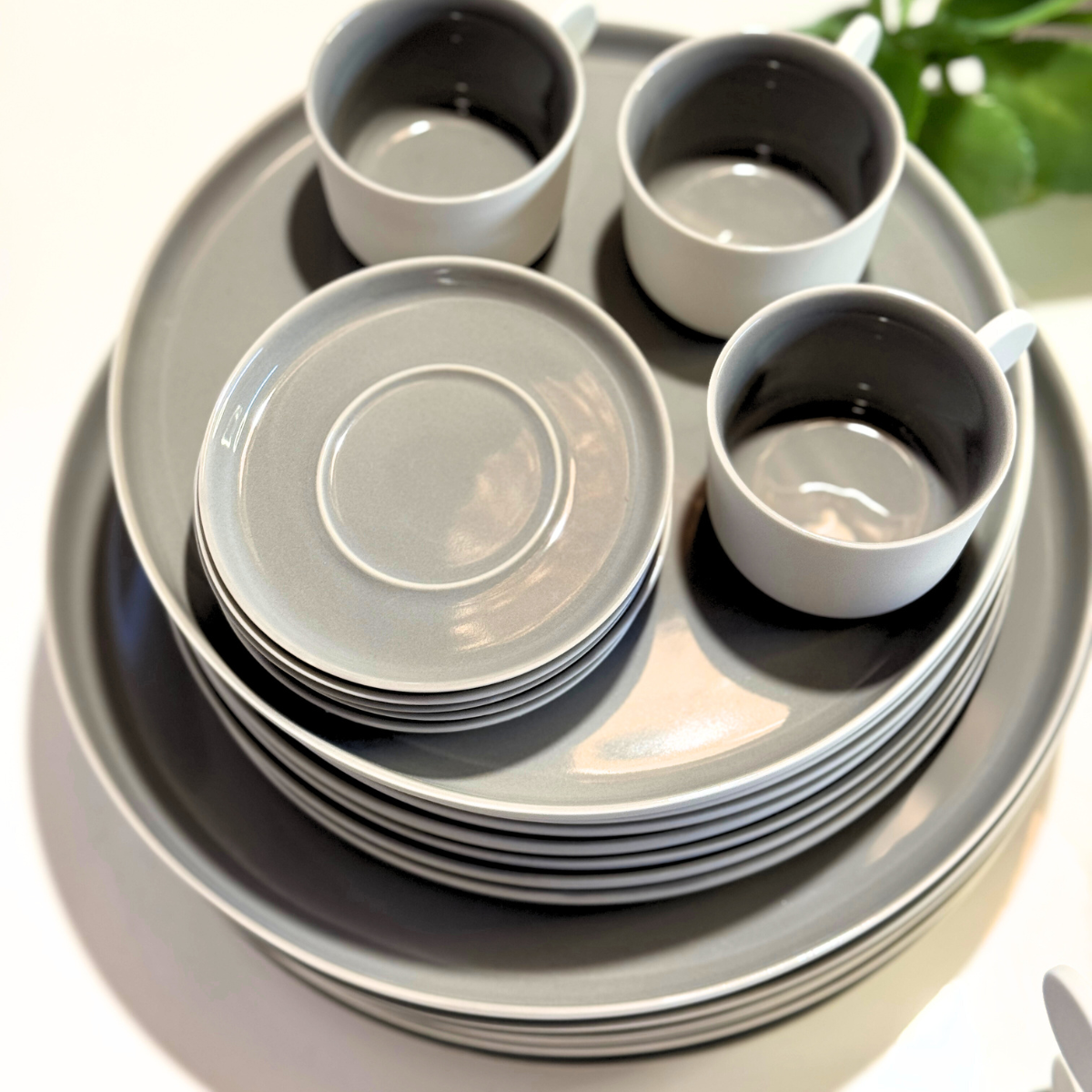Juego de 6 tazas de cafe Perl con plato de porcelana gris/off white